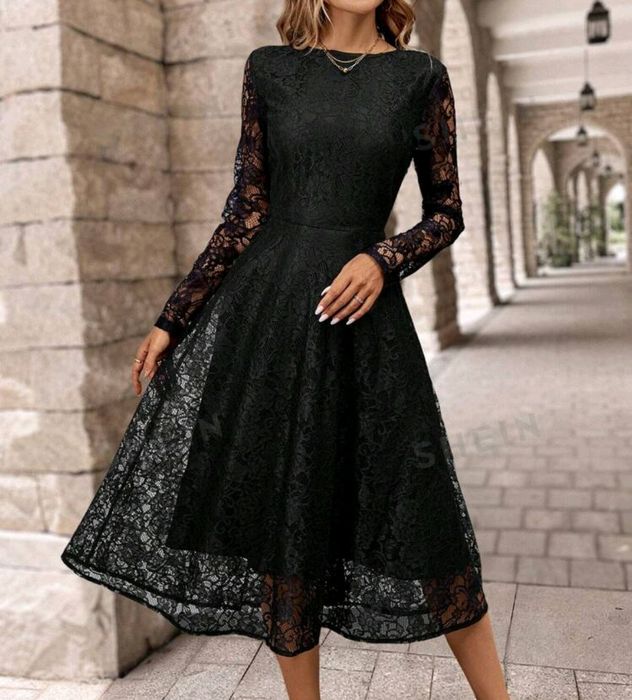 Рокля в черен цвят