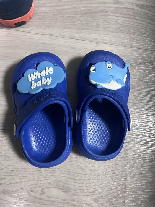Продам детскую обувь
