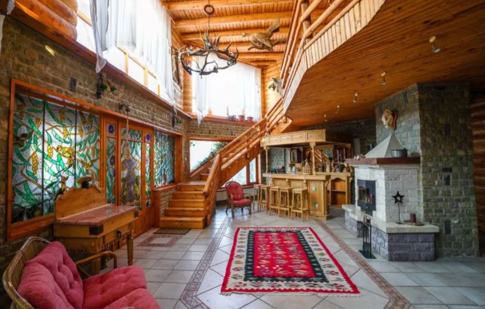 Дава се под наем Къща в Банско - 685 кв.м за 1122 € - Снимка #3