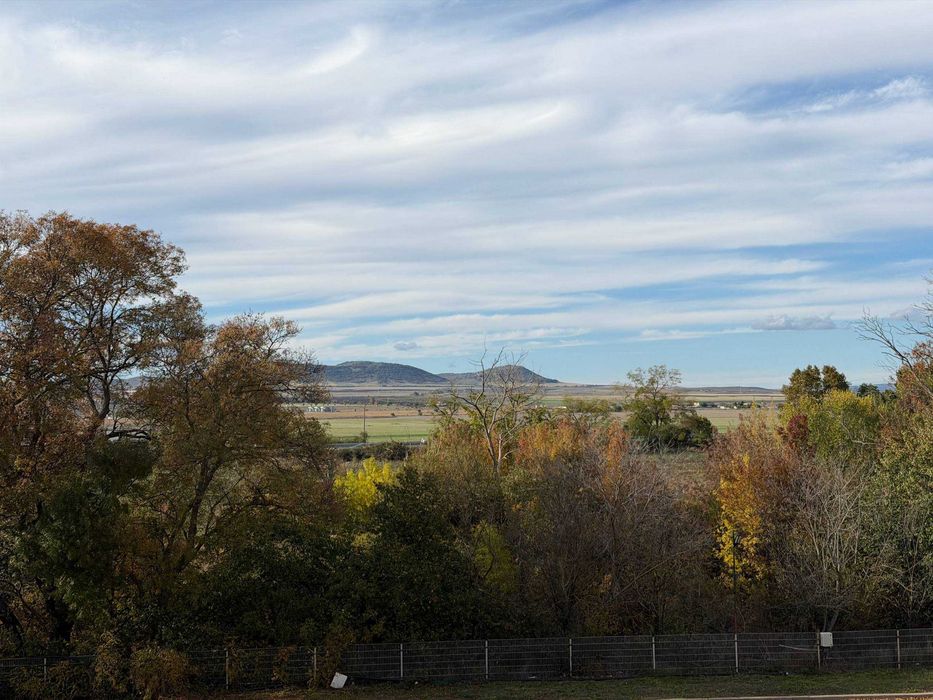 Обзаведен тристаен апартамент, Първа линия