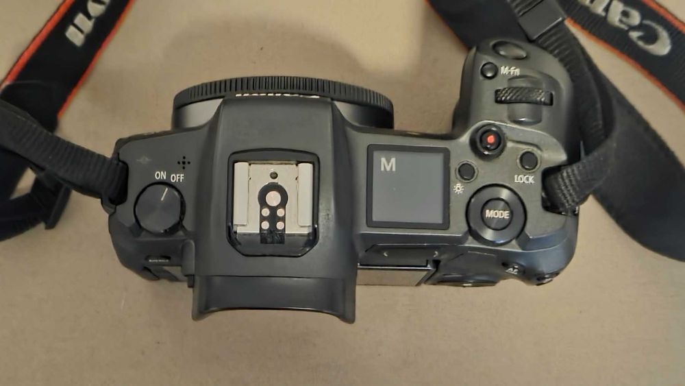 Canon EOS R + 4 батерии + 3 SD карти