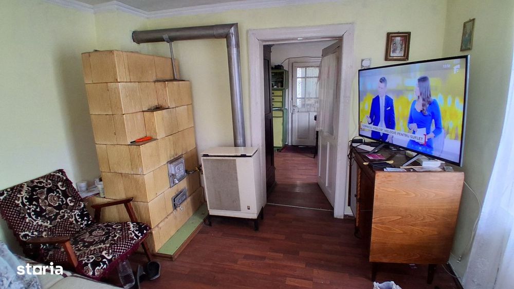 Casa cu teren generos de vanzare in Poiana Campina