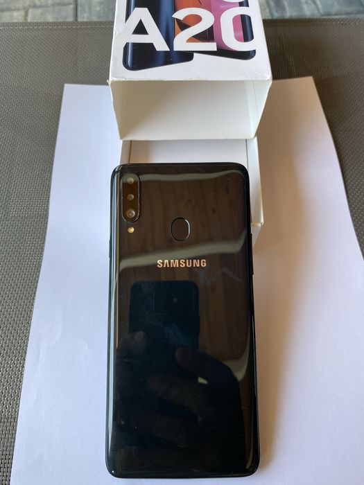 Vand Samsung A20s.