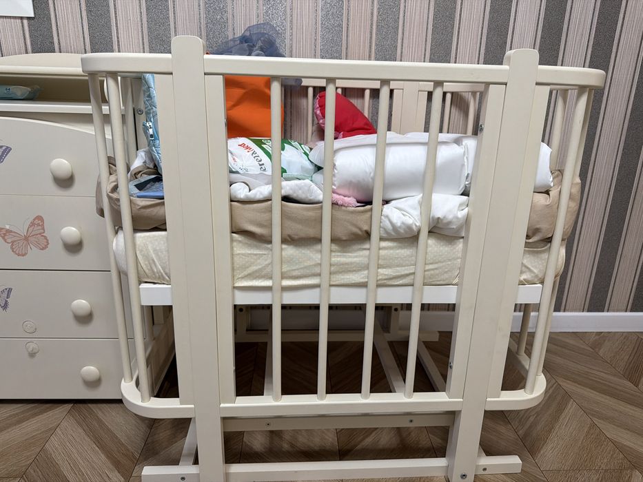 Десткая кровать колыбельная ,