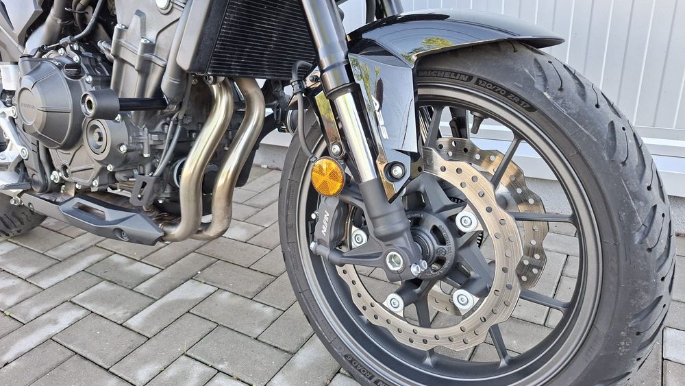 MotoFly vinde Honda Hornet 500 an 2024 categ A2