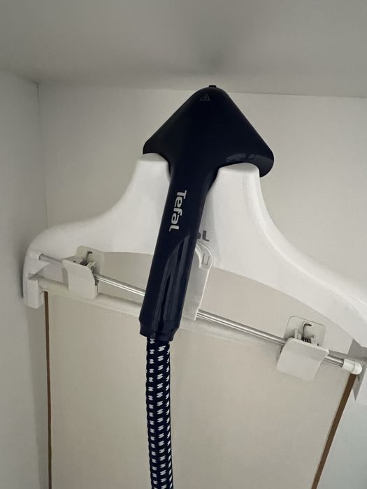 Паровой утюг вешалка