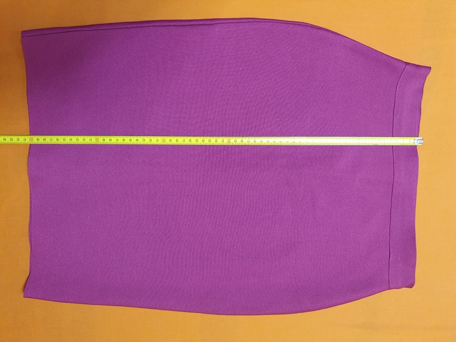 Fusta din elastic dur, nou-nouță,  superba!