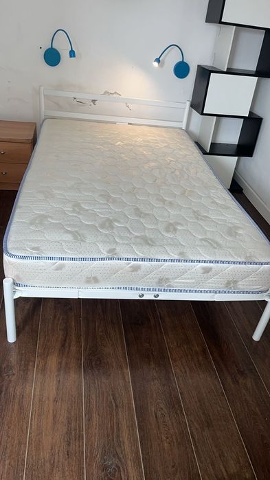 Кровать с матрасом