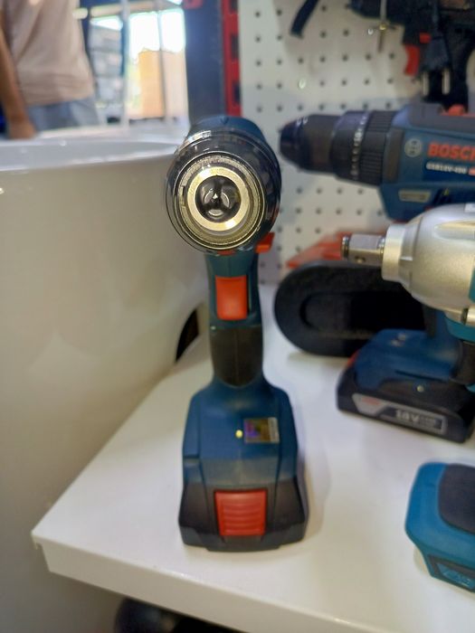 Безщеточный шруповерт Bosch GSR 185 li