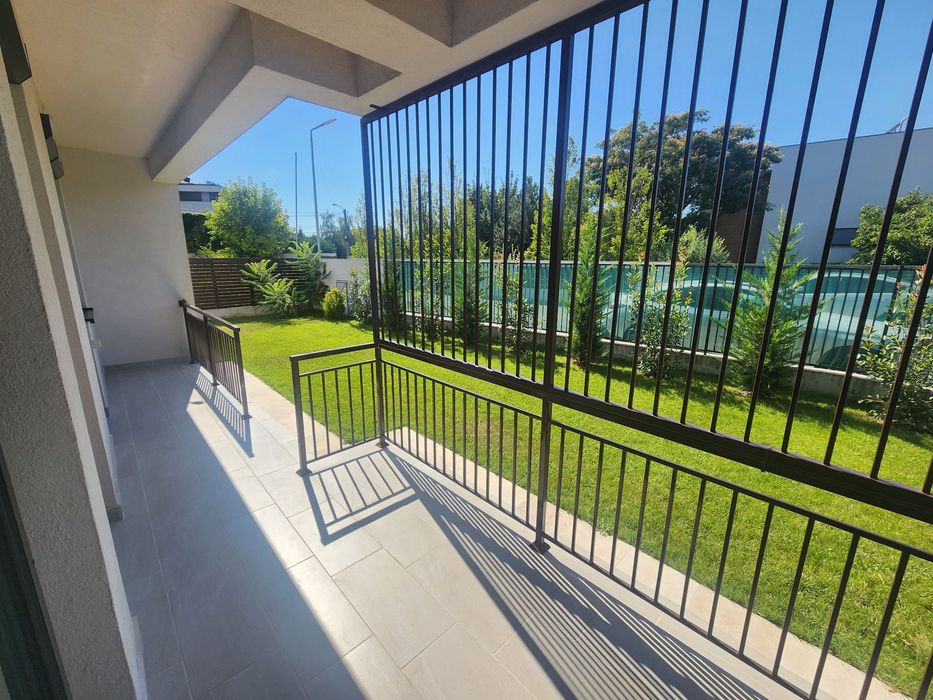 Apartament 3 camere Damaroaia 95 mp + 145 mp curte , 2 bai , totul nou , incalzire in pardosela , bloc 2026