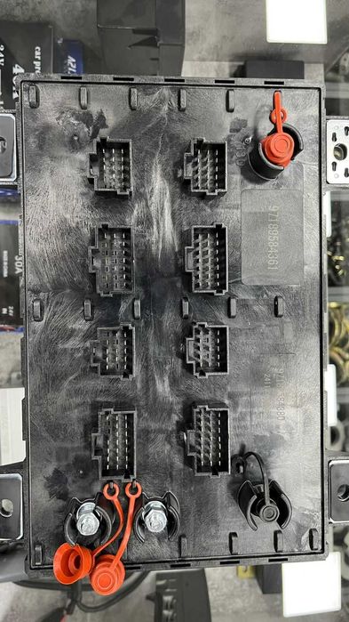 Запчасти на HOWO, SHACMAN