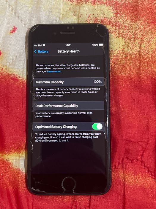 iPhone 7-32GB, само със счупен протектор(няма счупвания по екрана.