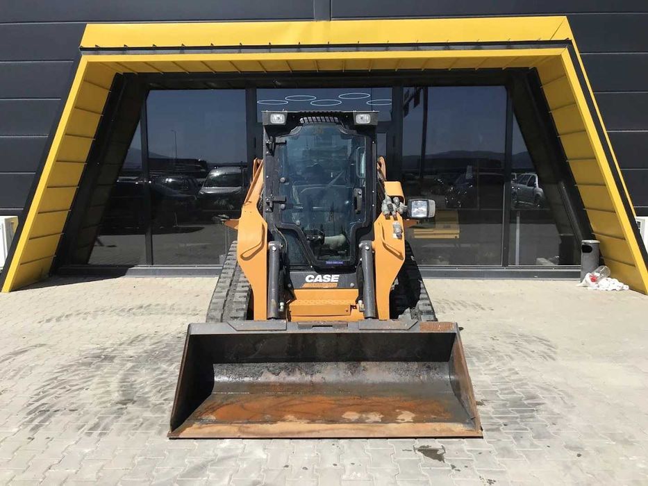 Верижен мини челен товарач 3900 кг. Case TR310