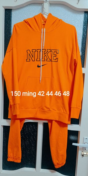 Rus loli ayol pul evaziga oz mushukini korsatdi.