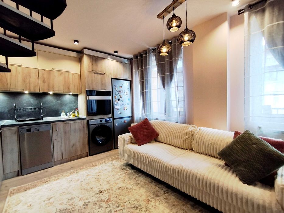 Дава се под наем Тристаен апартамент в Перник, Център - 98 кв.м за 662.49 € - Снимка #2