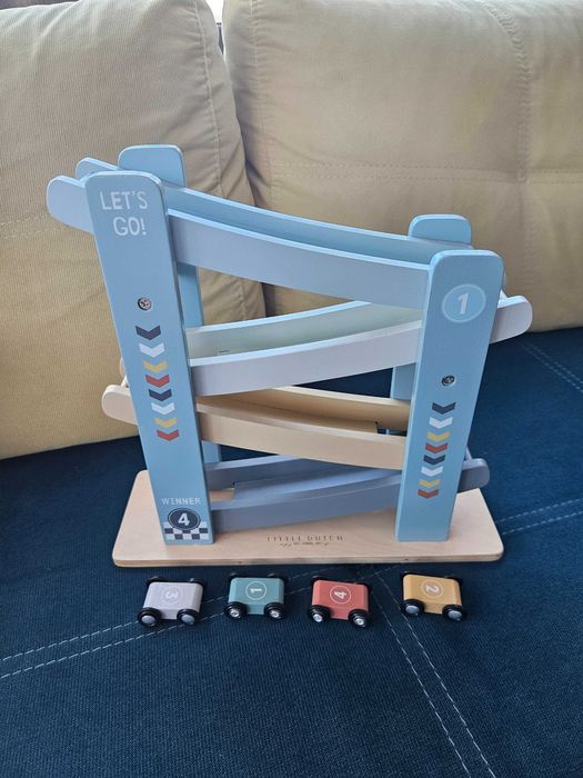 Продавам много запазени бебешки играчки Little Dutch, жирафа Софи, Стич, карти с визуални стимулации от 9.99 евро
