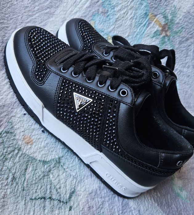 Маратонки Guess  нови