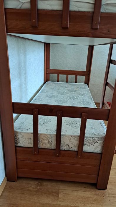 Двухъярусная кровать