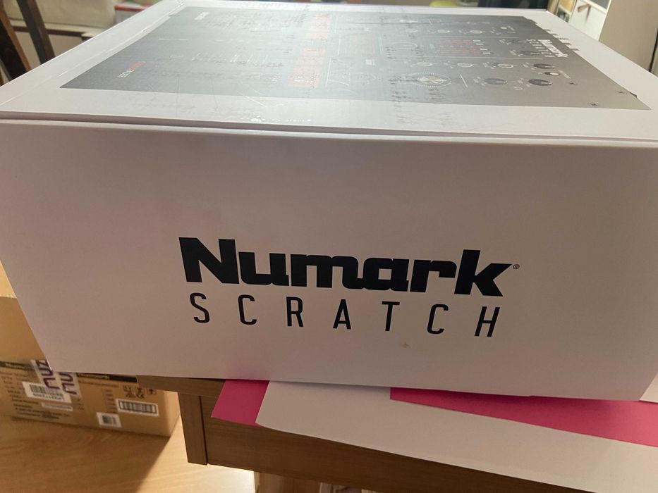 Numark Scratch Mixer DJing + Decksaver - Състояние равно на ново