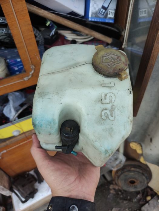 Продам бочек омывателя на BMW E30