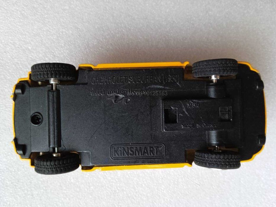 Кола Количка SHEVROLET SUBURBAN 1950 от Kinsmart