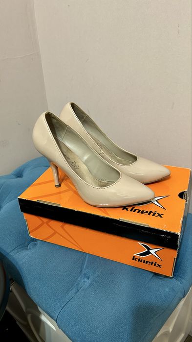 Продам женские туфли