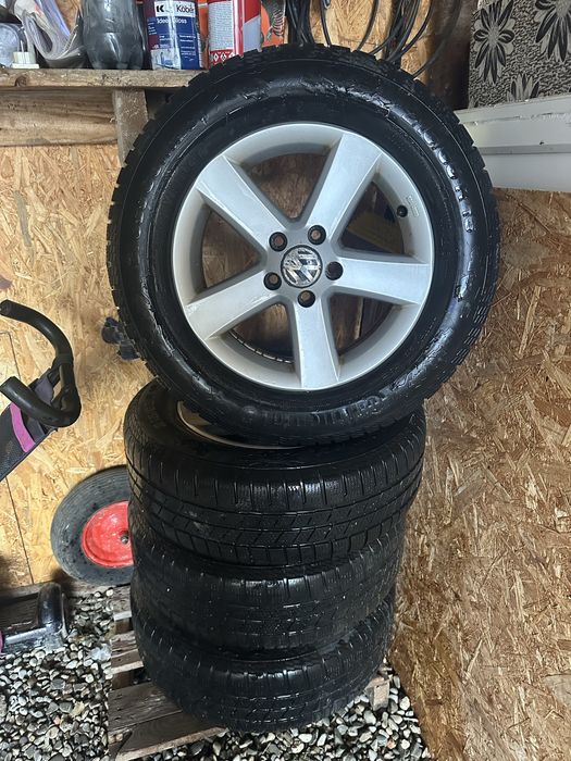 Vând roti de iarna continental 215/65 R16