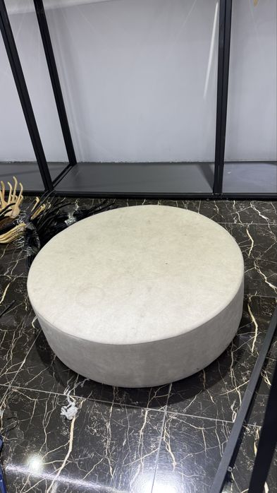 Подиум пуфиг для магазин