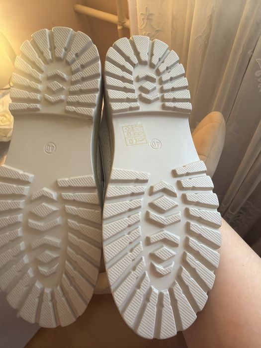 Продам женские туфли размер 40