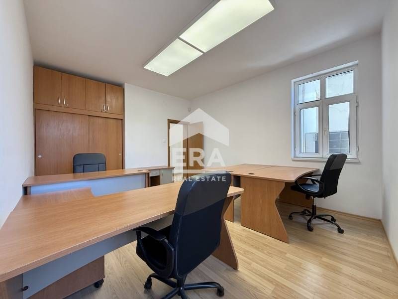 Дава се под наем Офис в София, Център - 92 кв.м за 1656 € - Снимка #1