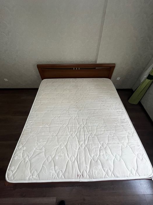 Кровать двуспальная