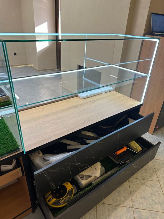 Продаю полки срочно.