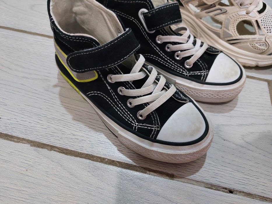 Продам детскую обувь