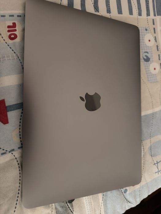 Aplle macbook air m1 and m2