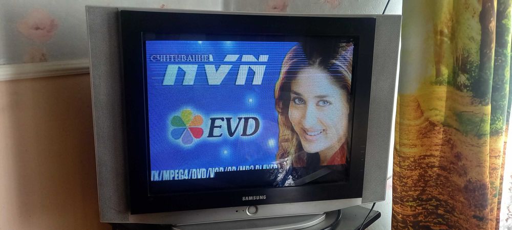 Продам телевизор Samsung Slim fit tv