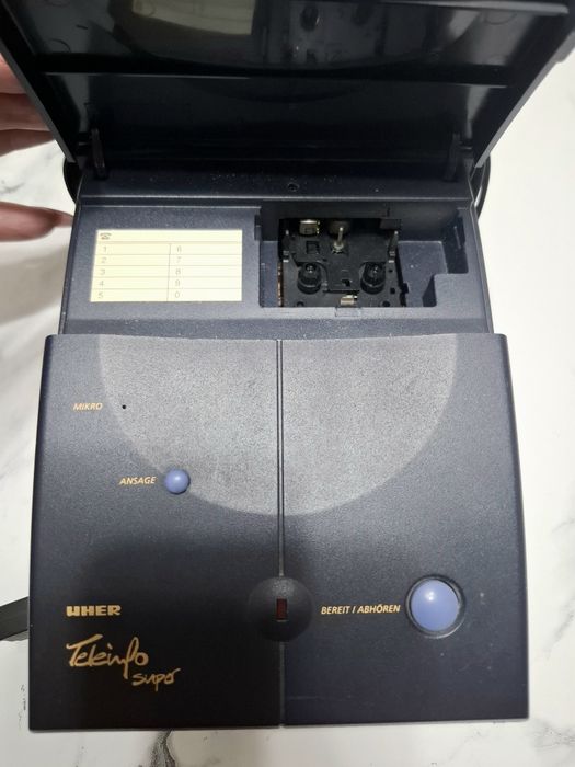 Продаётся раритетный Немецкий автоответчик.,кассетный. Не работает.