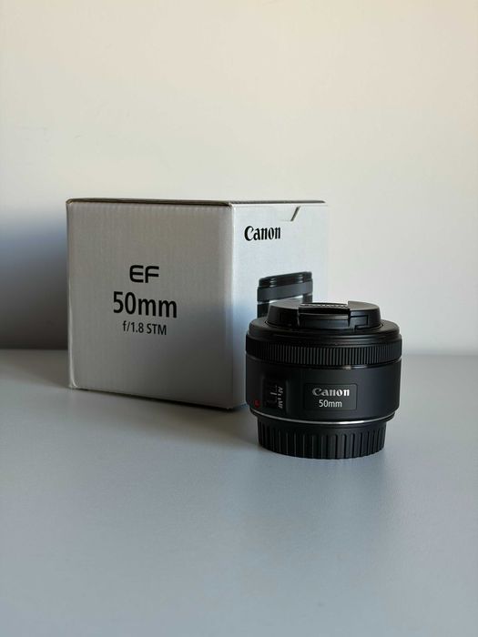 Canon 250D + два обектива