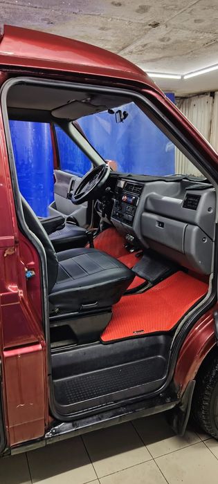 Автомобиль Volkswagen Multivan T4
