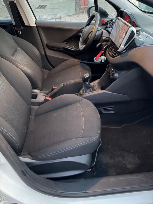 Peugeot 208 euro 5  2014
