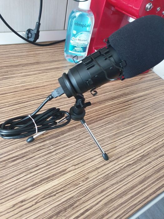 Microfon streaming sau podcast