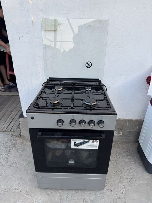 Продам газовую плиту