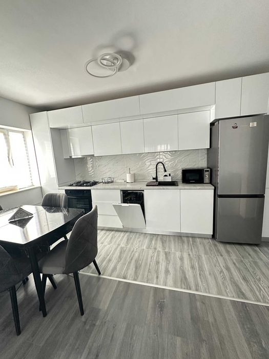 Închiriez apartament 2 camere tip studio etajul 1 zona Apărătorii Patriei