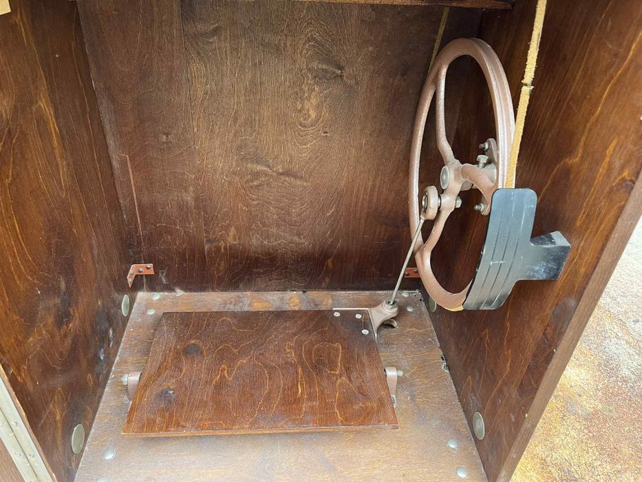 Старинна шевна машина крачна UNION