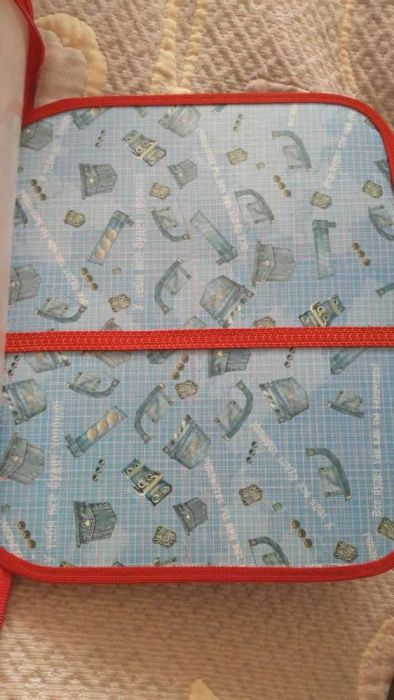 Папка для школьных принадлежностей