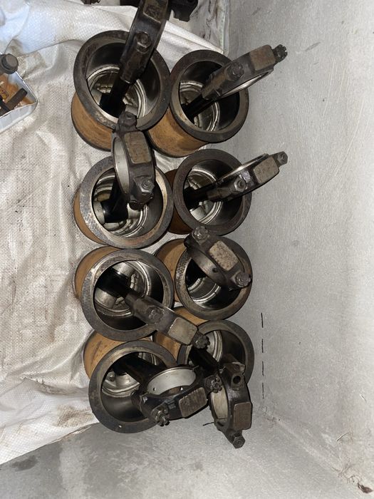 Запчасти на мотор зил 130 имеется все кроме блока