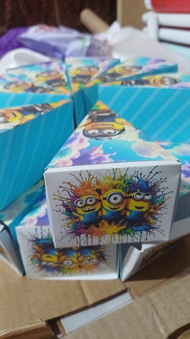 Cutii felie de tort!