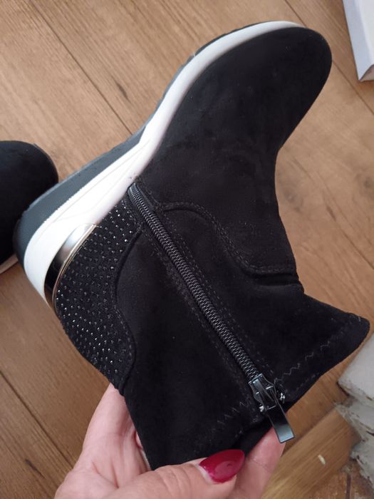 Боти 1 броя  за 15 лв 41 номер