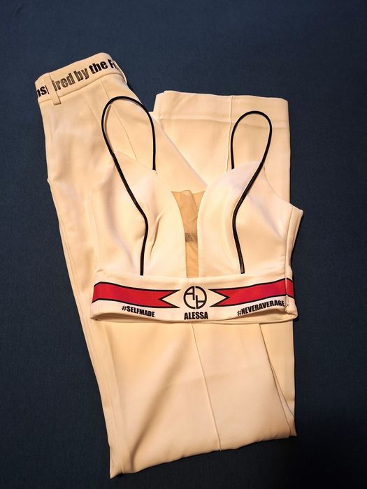 Продавам комплект на ALESSA с размер XS 
цена