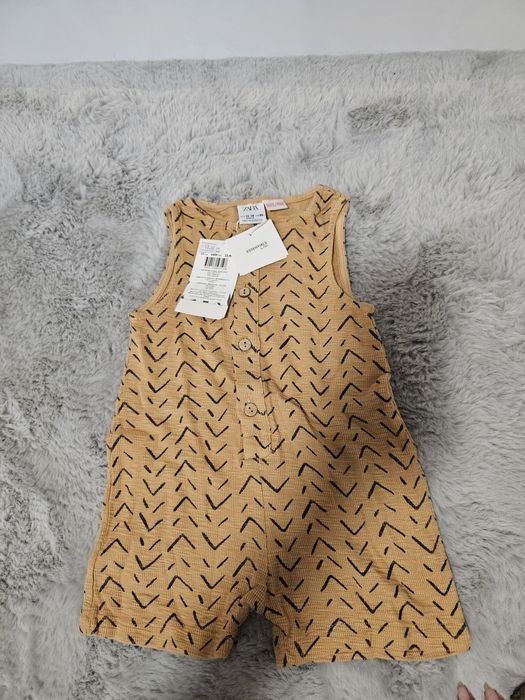 Дрехи за момиче Zara 6-9 мес и 9-12 мес .
