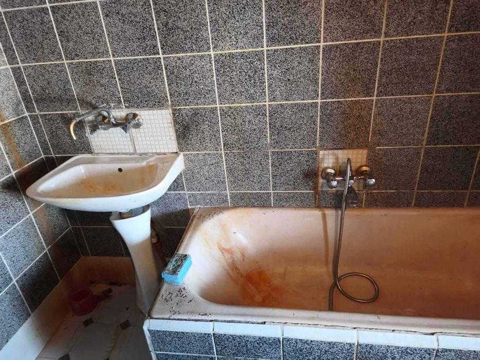 Етаж от къща, 500кв.м  двор, паркомясто в София